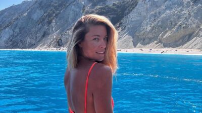 Η Μαριέττα Χρουσαλά στη θάλασσα