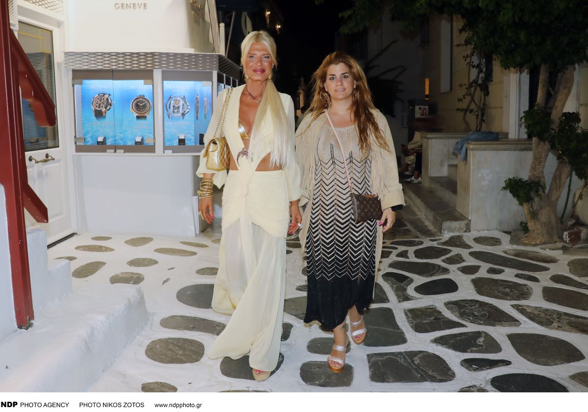 Η Μαρίνα Σταυράκη στη Μύκονο