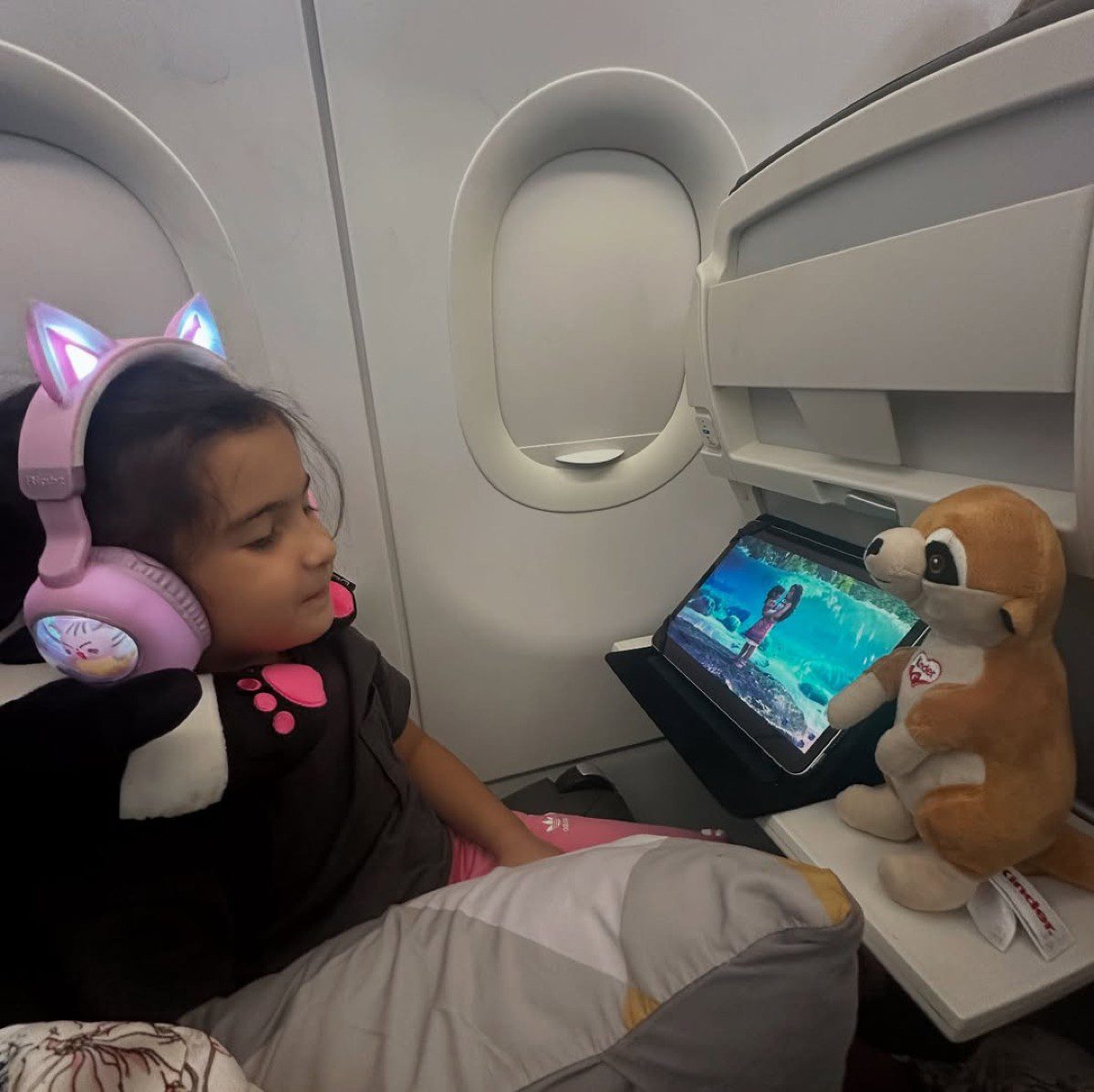 Η κόρη της Ελένης Χατζίδου στο αεροπλάνο