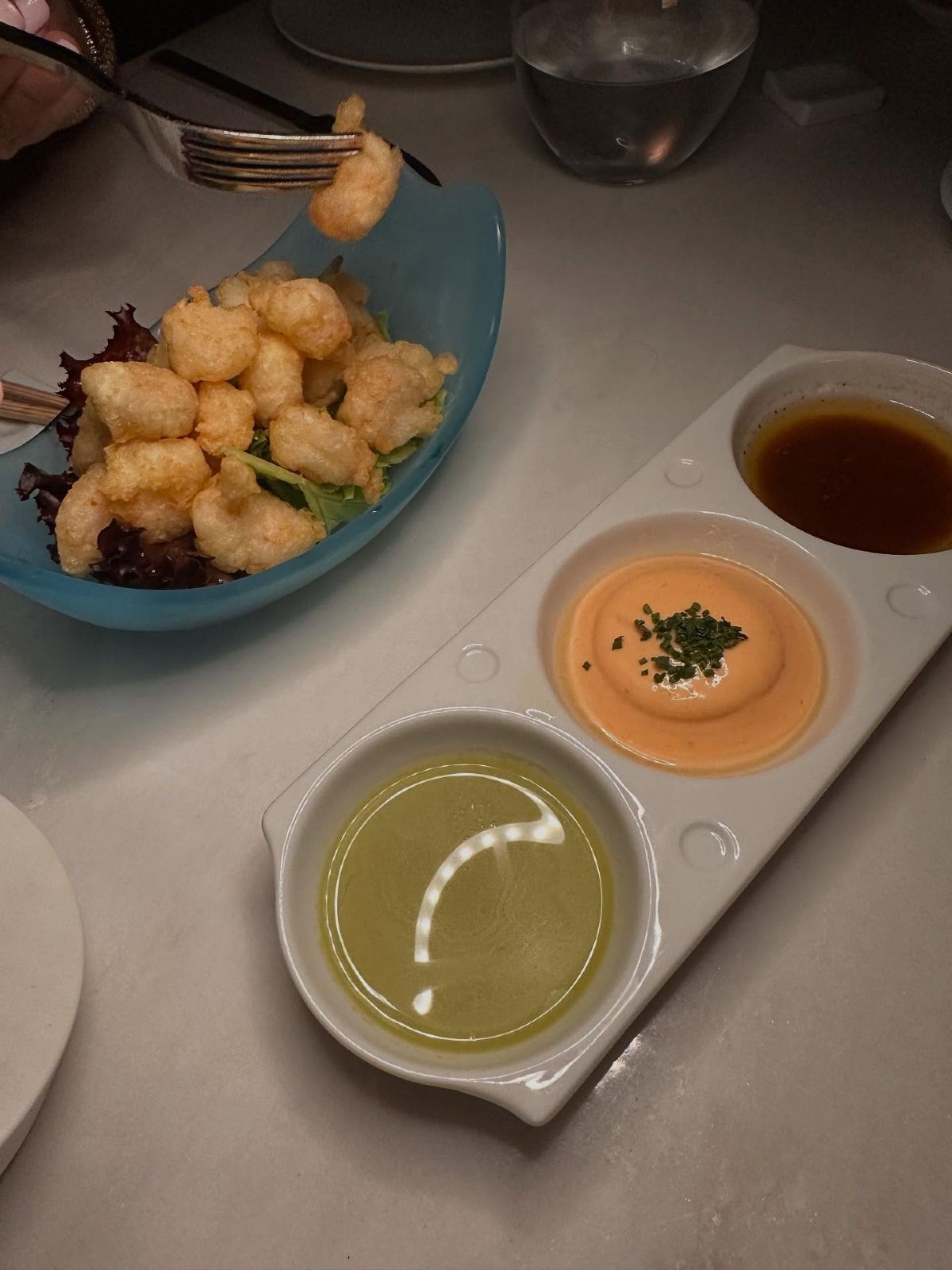 Τσιμτσιλή, Ζαχαρέα και Μεσσαροπούλου σε βραδινή έξοδο στην Πάρο