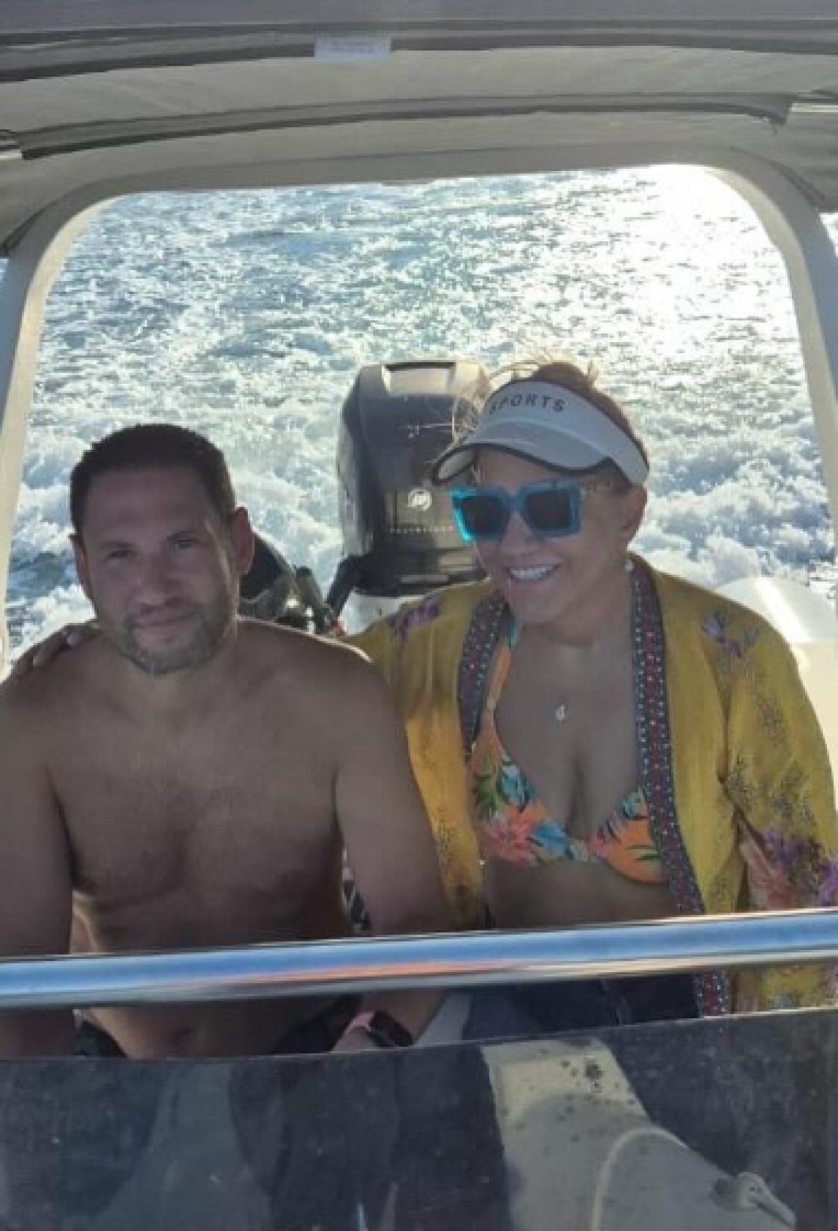 Η Δέσποινα Μοιραράκη και ο γιος της σε σκάφος