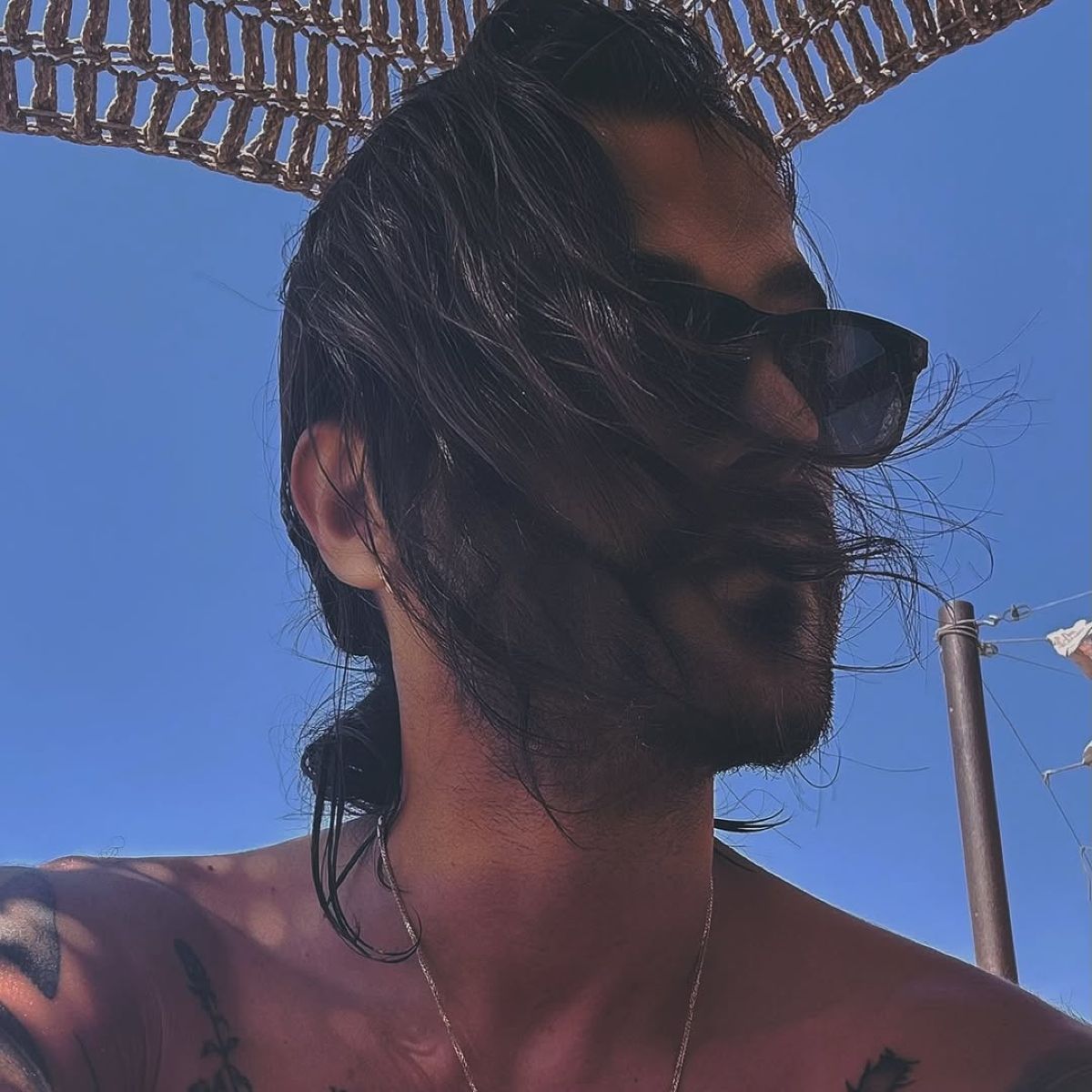 Ο Άρης Μουγκοπέτρος στην παραλία