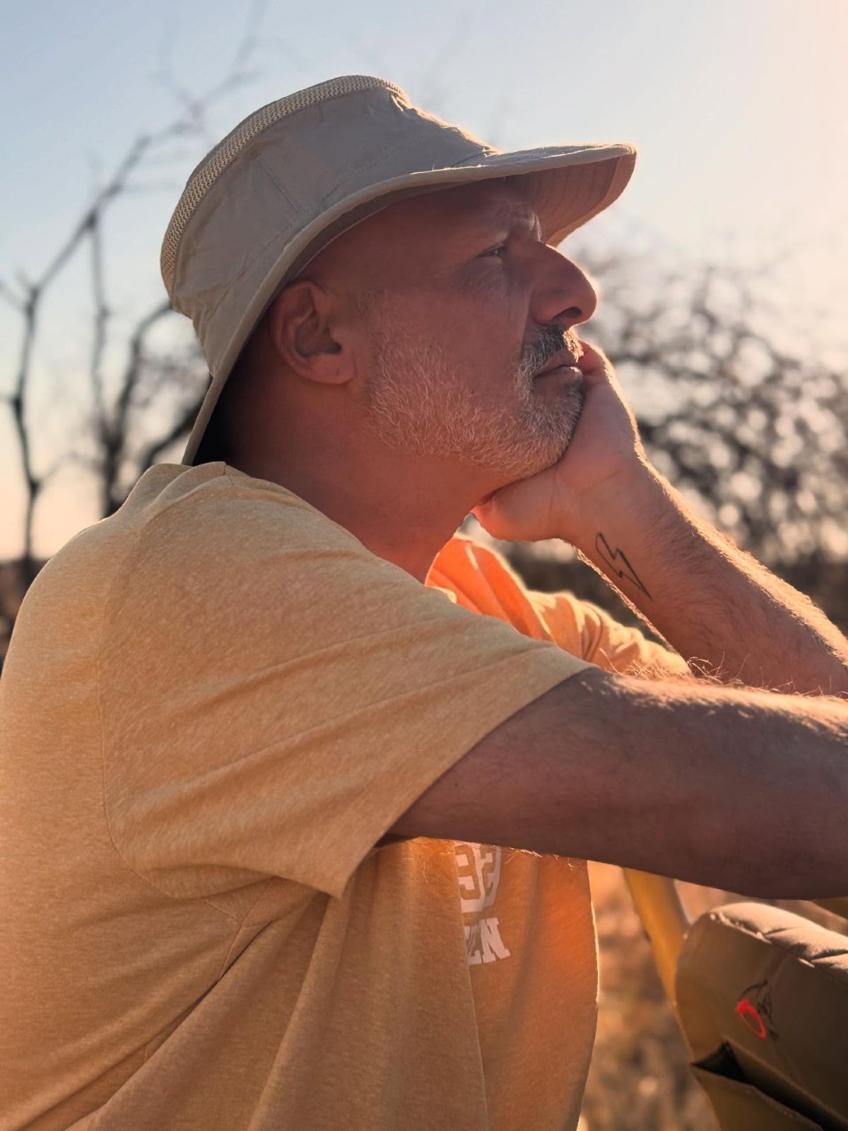 Ο Νίκος Μουτσινάς στην Αφρική