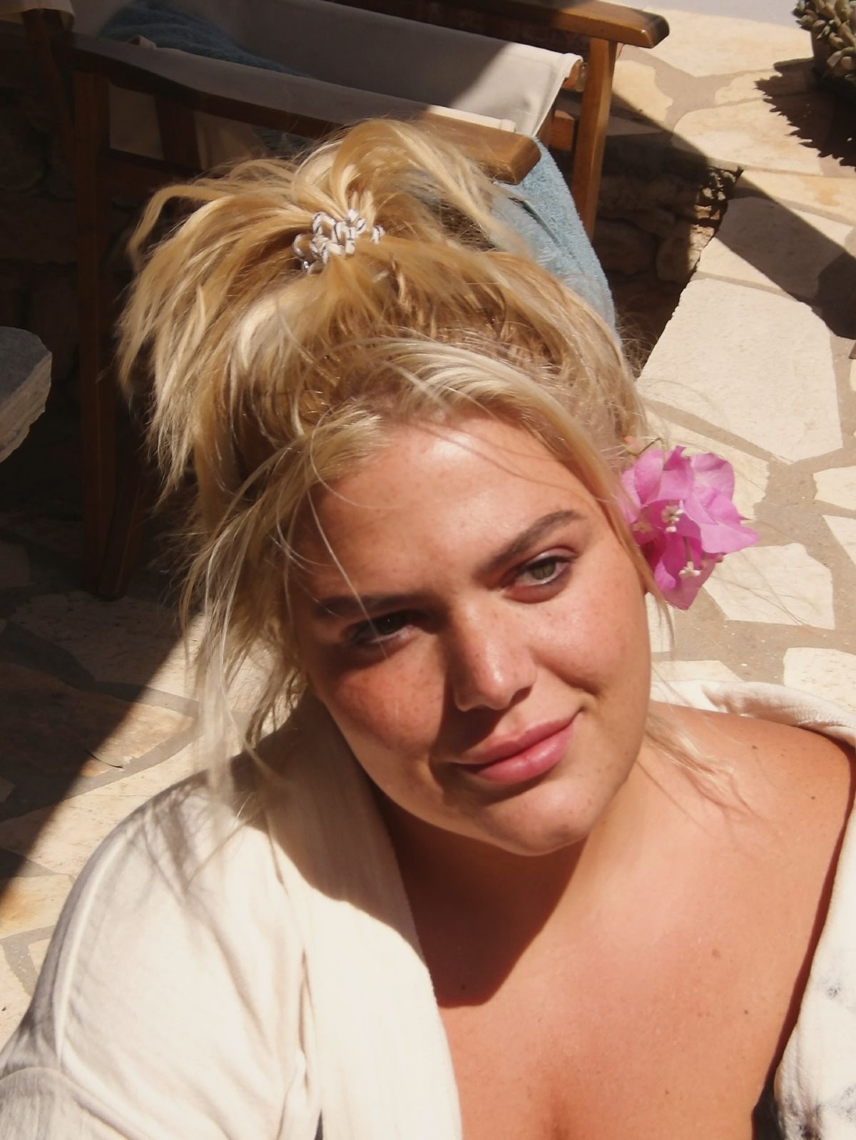 Η Δανάη Μπάρκα στη Σύρο