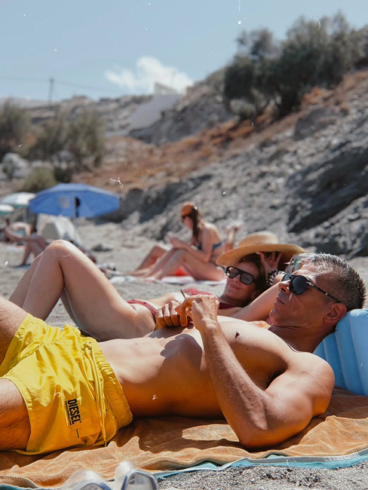 Η Νατάσα Μποφίλιου στην Φολέγανδρο με τον σύζυγό της