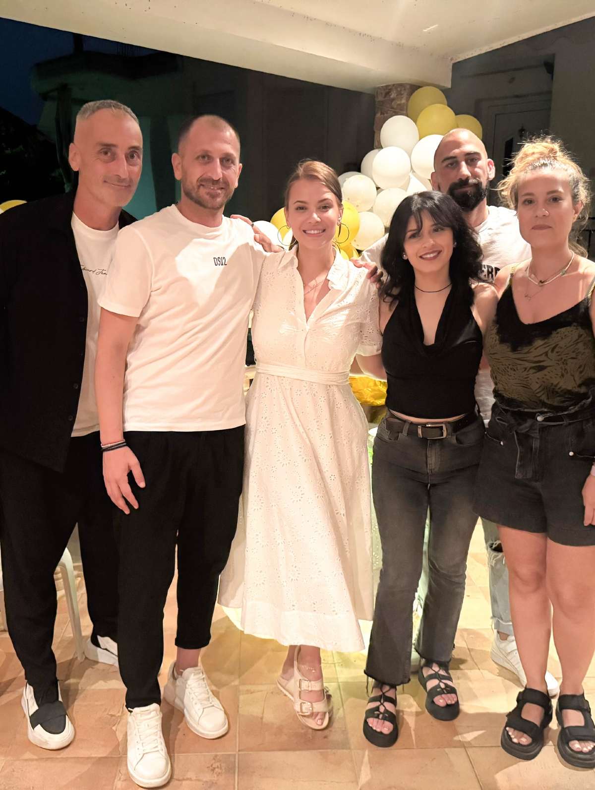 Η Λάουρα Νάργες στο πάρτι γενεθλίων  της