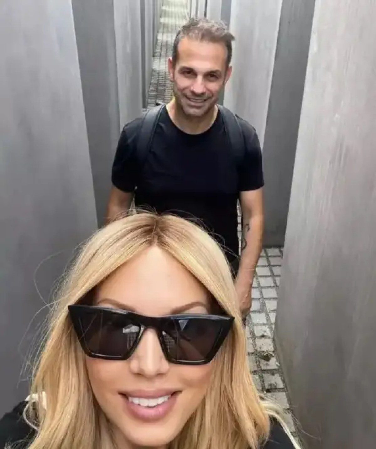 Ο Ντέμης Νικολαΐδης και η σύντροφός του