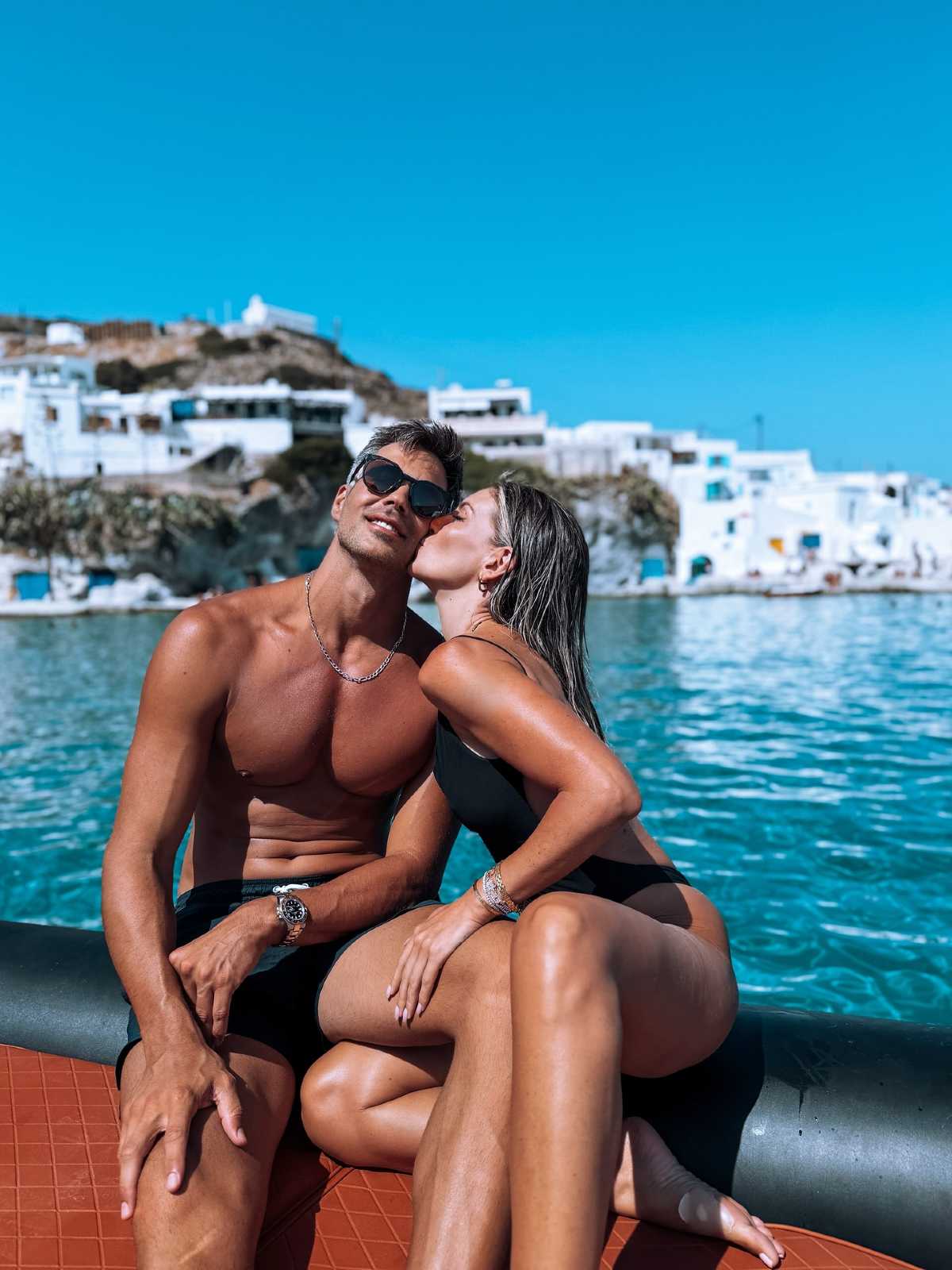 Η Αθηνά Οικονομάκου με τον Μπρούνο Τσερέλα στην Κίμωλο