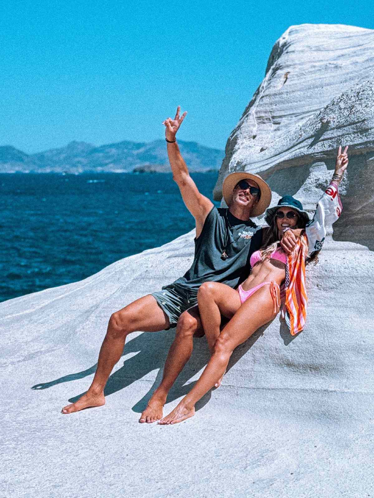 Η Αθηνά Οικονομάκου στη Μήλο με τον Μπρούνο Τσερέλα