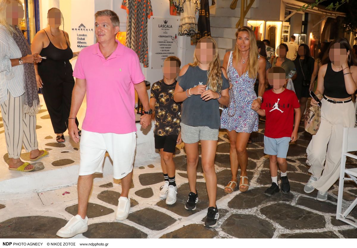 Λέων Πατίτσας-Μαριέττα Χρουσαλά με τα παιδιά τους