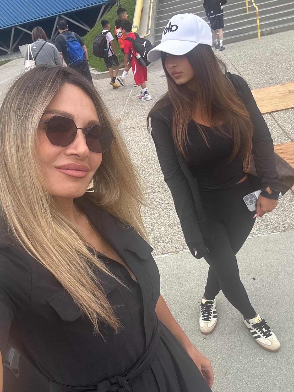 Η Ελένη Πετρουλάκη με την κόρη της