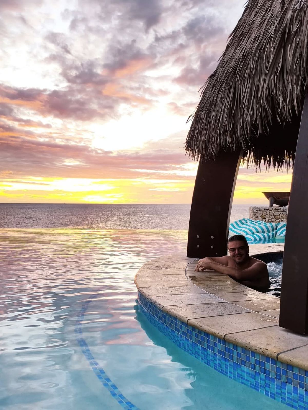 Ο Πέτρος Πολυχρονίδης σε πισίνα