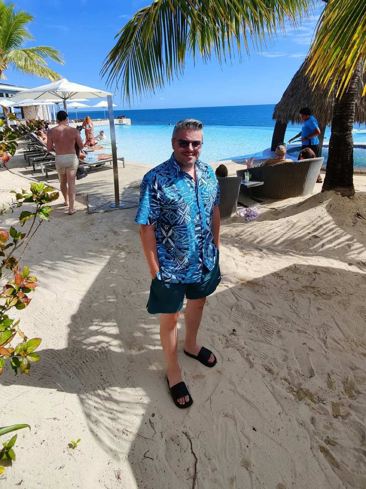 Ο Πέτρος Πολυχρονίδης στην παραλία