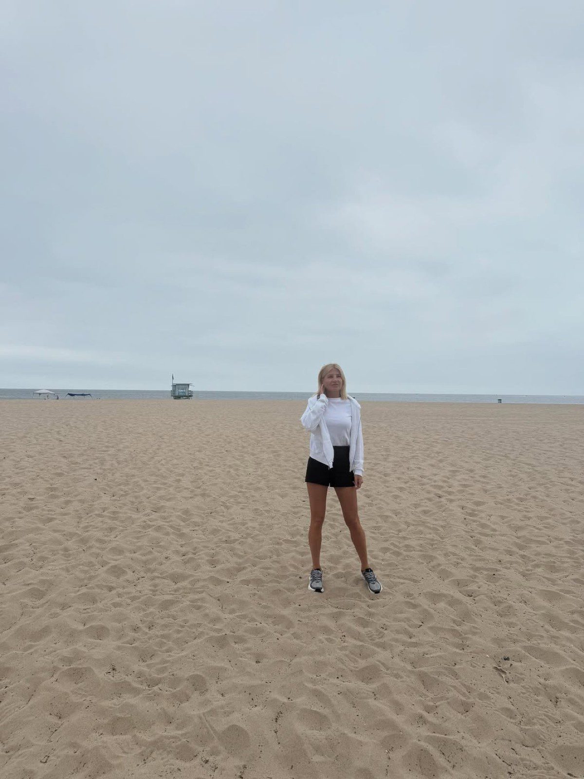 Η Φαίη Σκορδά στην παραλία