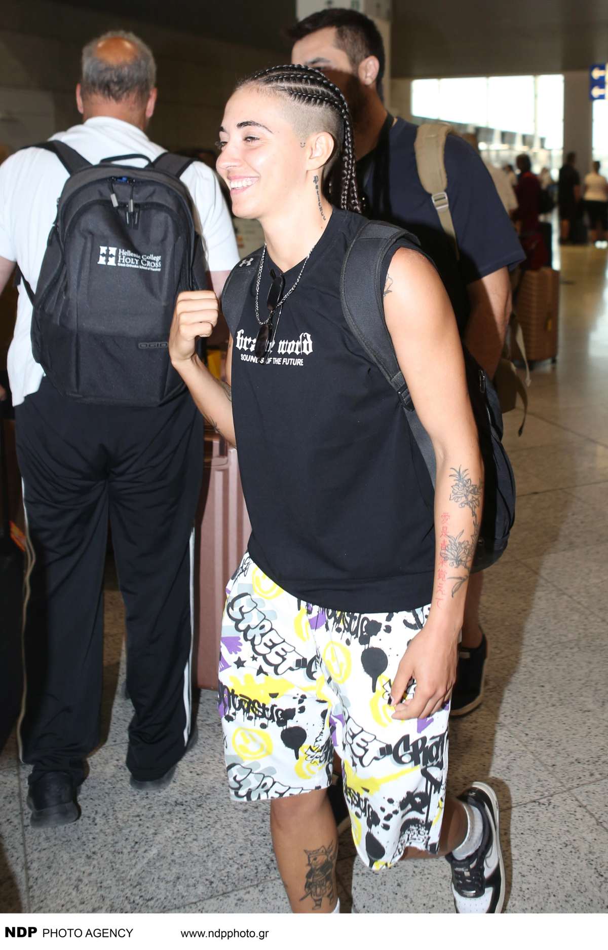 Η Στεφανία Γκλάρα στο αεροδρόμιο Ελευθέριος Βενιζέλος