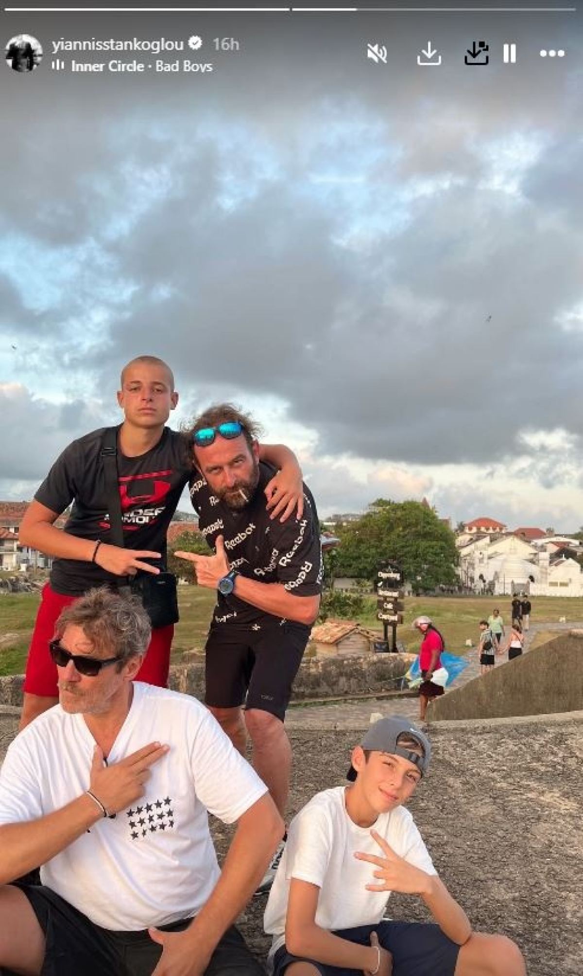 Ο Γιάννης Στάνκογλου στη Σρι Λάνκα με τα παιδιά του