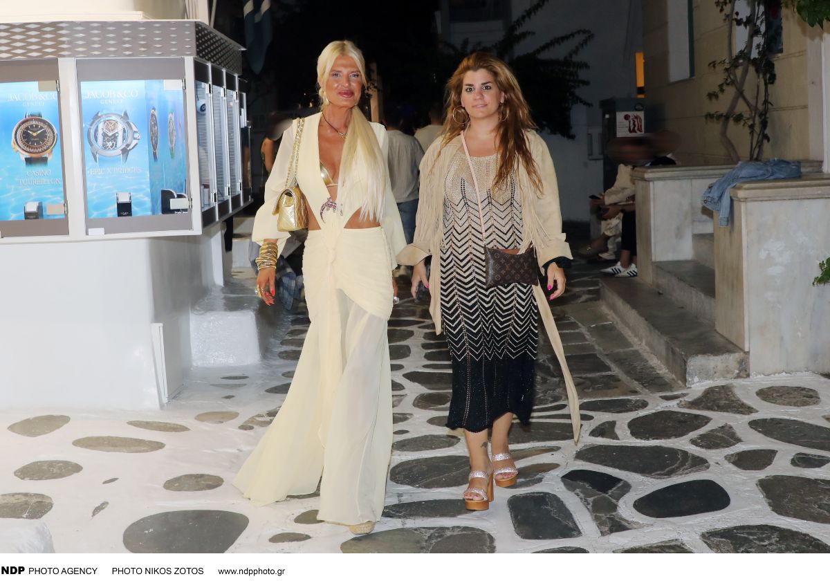 Η Μαρίνα Σταυράκη στη Μύκονο