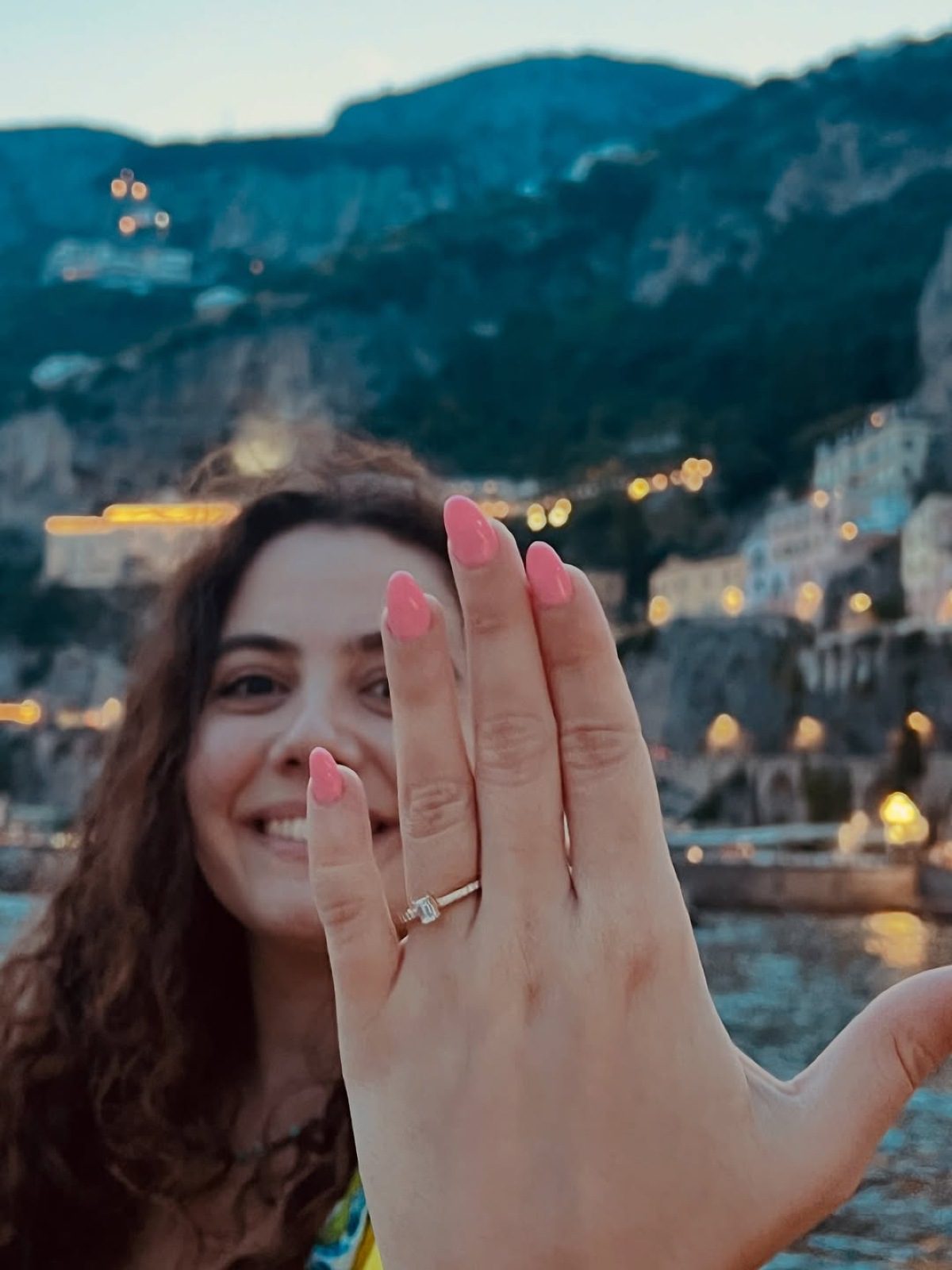 Η Στέφανη Χαραλάμπους και το μονόπετρο που της χάρισε ο σύντροφός της