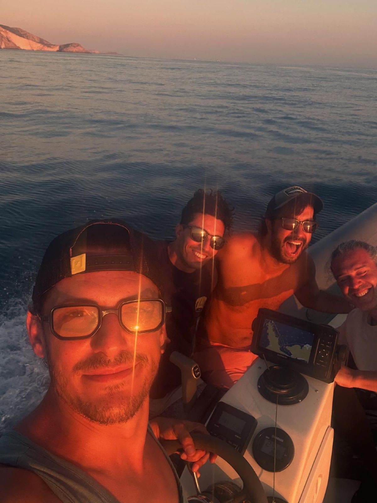 Ο Σταύρος Σβήγκος με την παρέα του