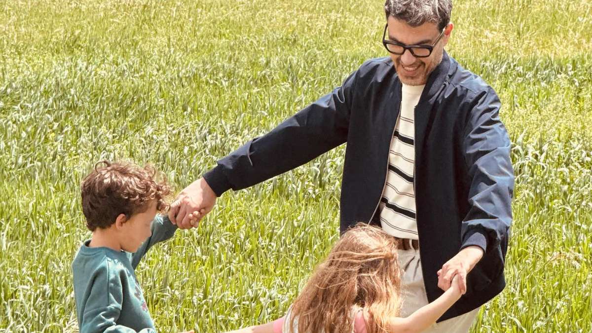 Ο Παντελής Τουτουντζής με τα παιδιά του