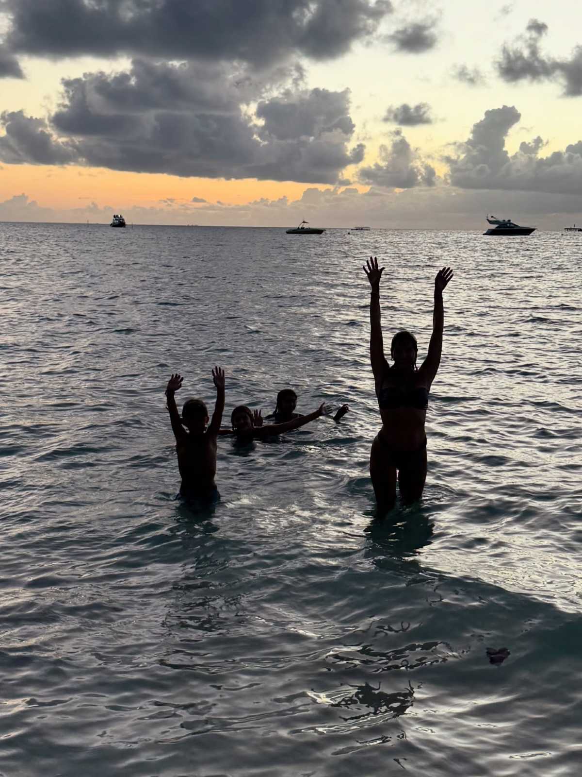 Τσιμτσιλή: Αποχαιρετά τον Αύγουστο - «Μοιράζομαι μαζί σας μερικές όμορφες στιγμές του!»