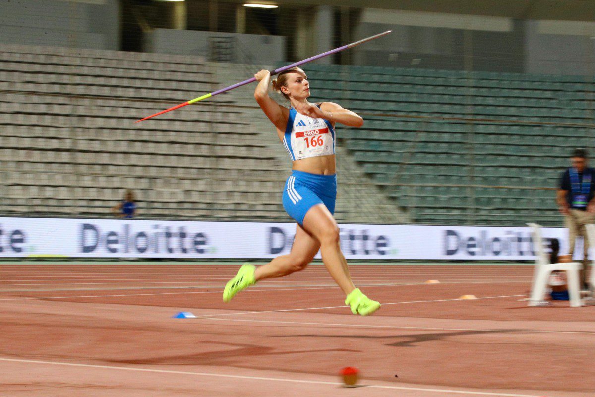 Η Ελίνα Τζένγκο