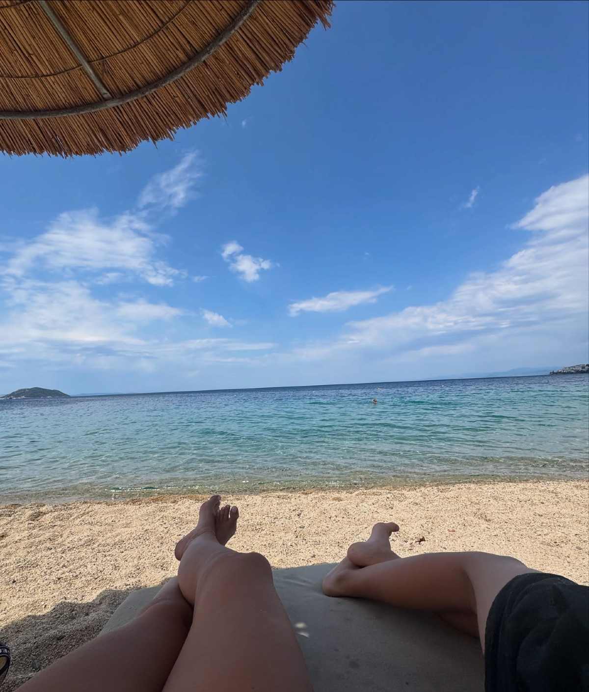 Η Σίσσυ Χρηστίδου στη Χαλκιδική με τον γιο της