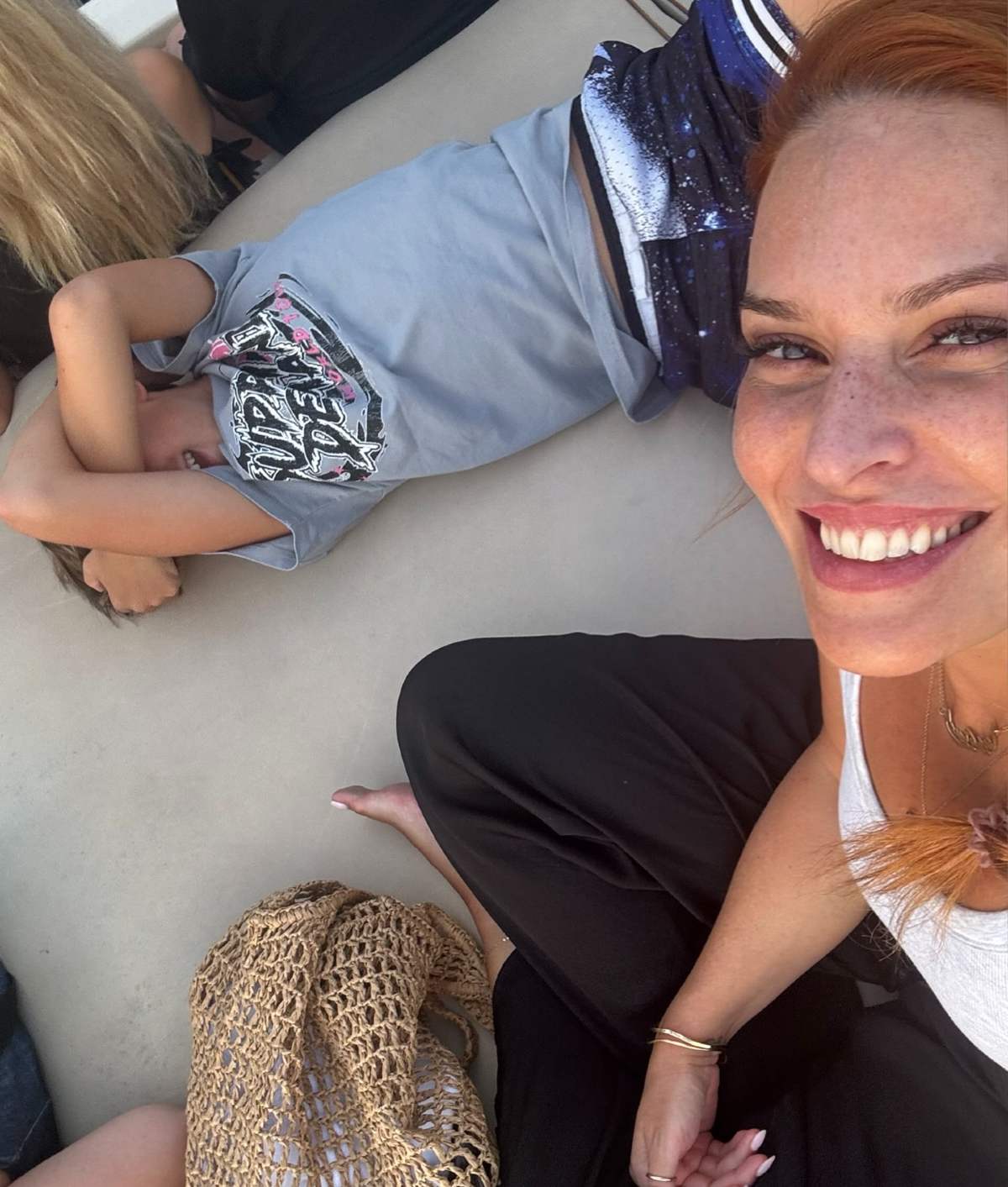 Η Σίσσυ Χρηστίδου στη Χαλκιδική με τον γιο της