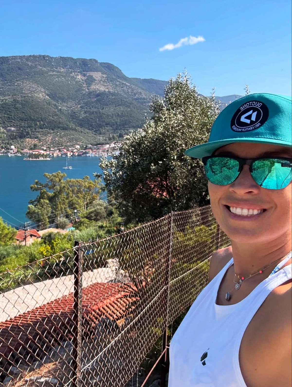 Η Μαριέττα Χρουσαλά σε πεζοπορία στην Ιθάκη