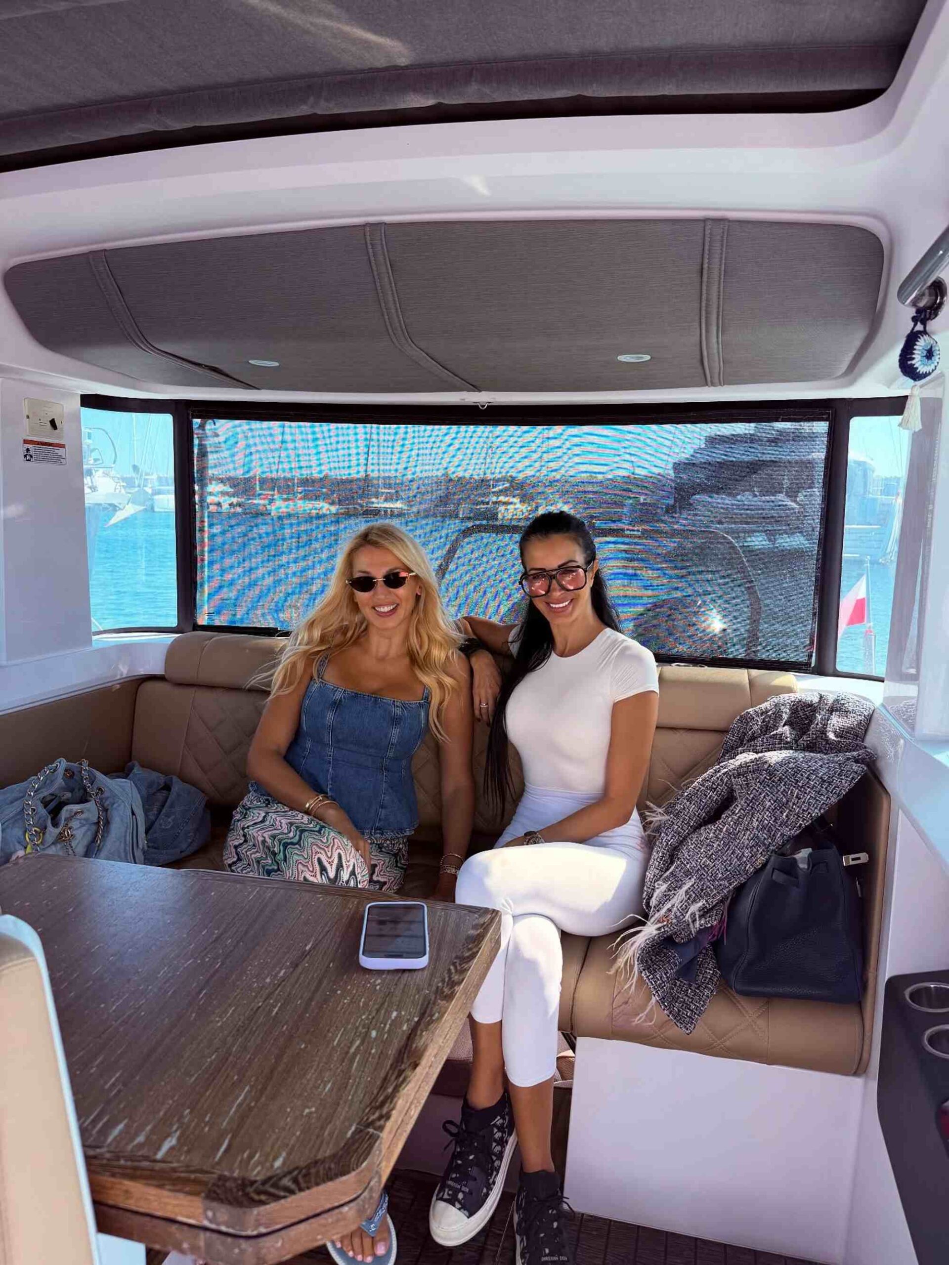 Κωνσταντίνα Σπυροπούλου: Ποζάρει με τους γονείς της στη Ρόδο (Φωτογραφίες)