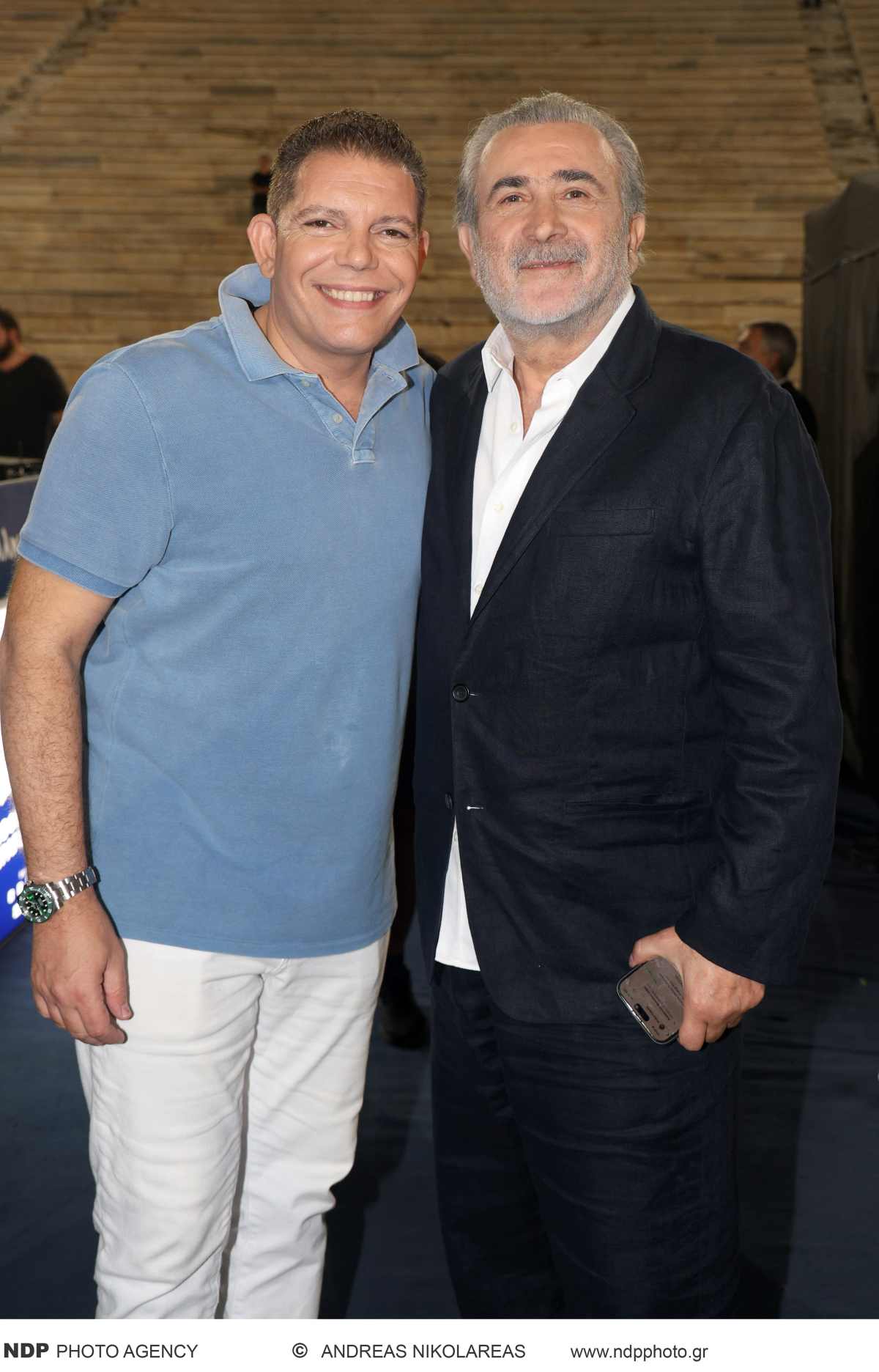 Λαμπερή βραδιά με επώνυμους στη συναυλία για τον Γρηγόρη Μπιθικώτση στο Καλλιμάρμαρο