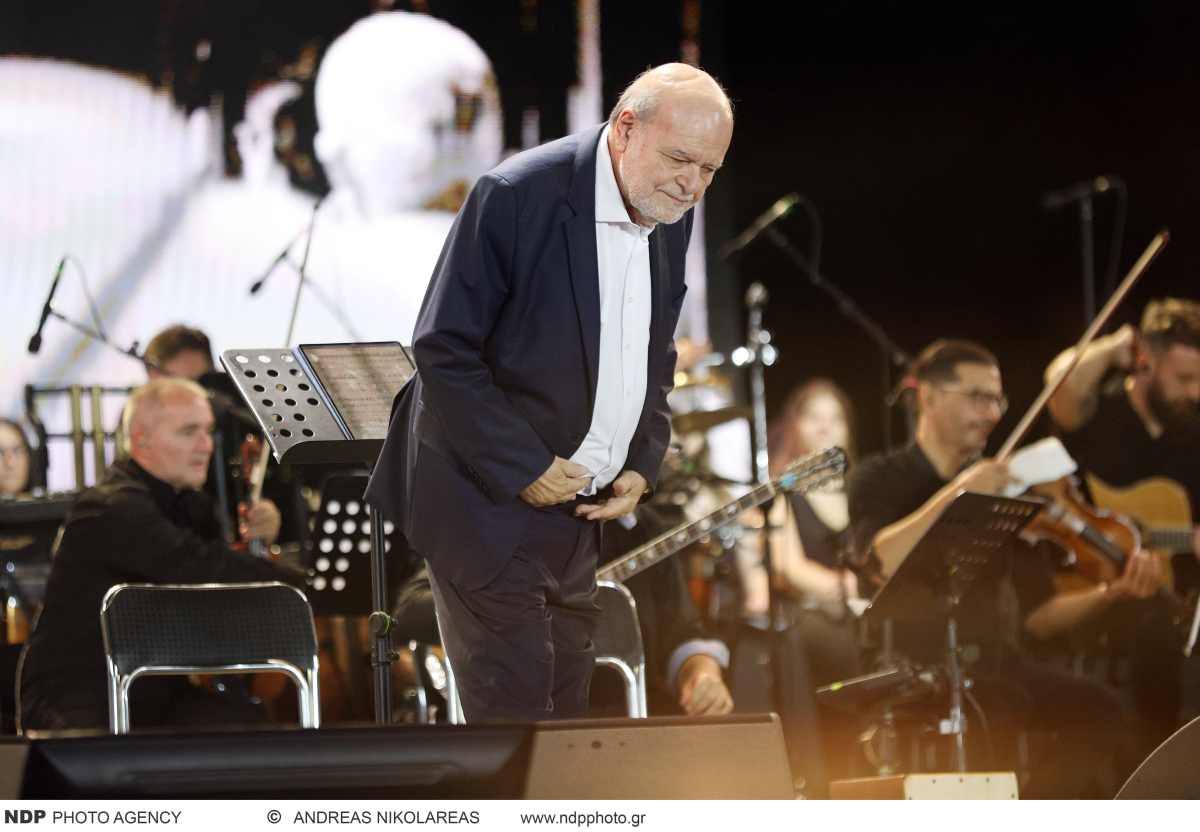 Λαμπερή βραδιά με επώνυμους στη συναυλία για τον Γρηγόρη Μπιθικώτση στο Καλλιμάρμαρο