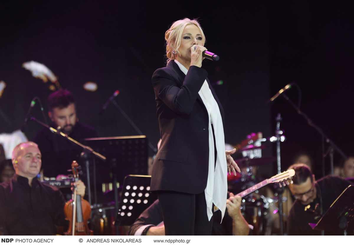 Λαμπερή βραδιά με επώνυμους στη συναυλία για τον Γρηγόρη Μπιθικώτση στο Καλλιμάρμαρο