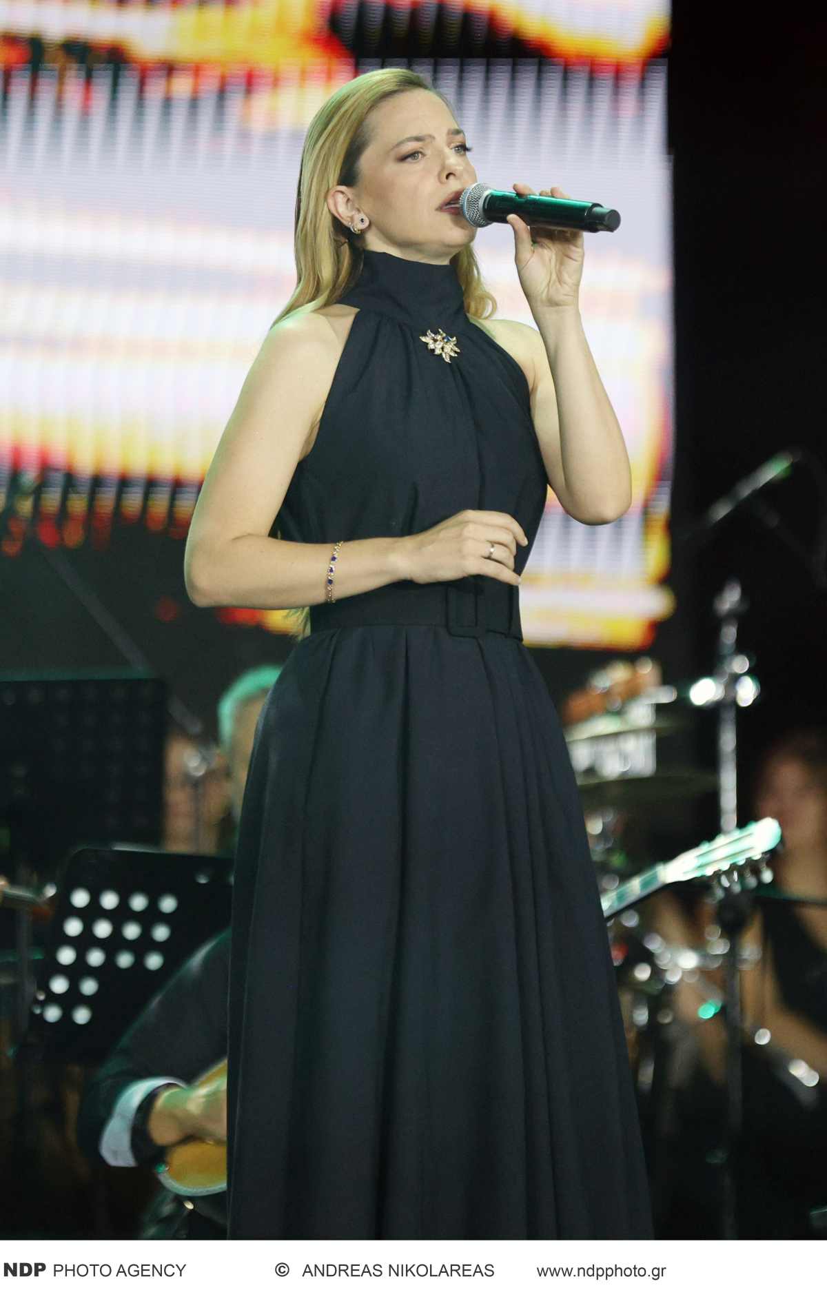 Λαμπερή βραδιά με επώνυμους στη συναυλία για τον Γρηγόρη Μπιθικώτση στο Καλλιμάρμαρο