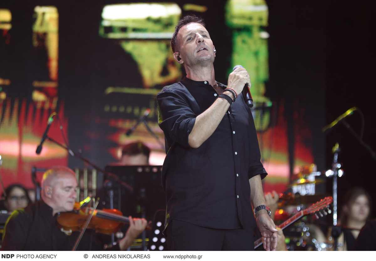 Λαμπερή βραδιά με επώνυμους στη συναυλία για τον Γρηγόρη Μπιθικώτση στο Καλλιμάρμαρο