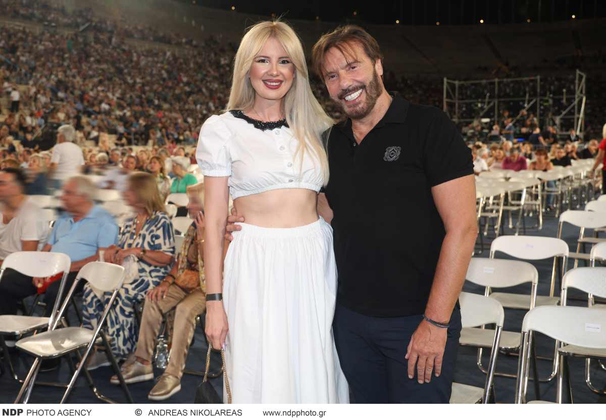 Λαμπερή βραδιά με επώνυμους στη συναυλία για τον Γρηγόρη Μπιθικώτση στο Καλλιμάρμαρο