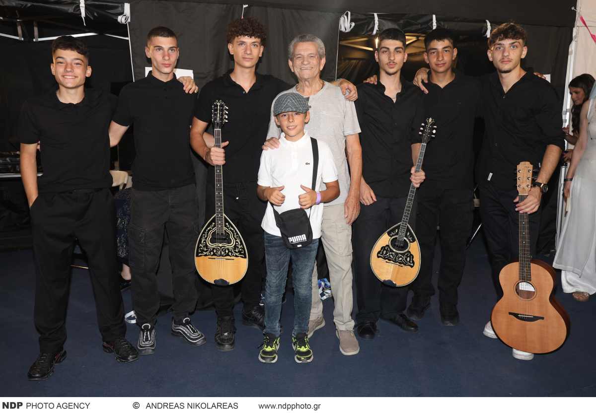 Λαμπερή βραδιά με επώνυμους στη συναυλία για τον Γρηγόρη Μπιθικώτση στο Καλλιμάρμαρο