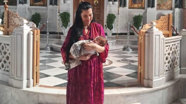 Η Άννα Τσουκαλά με το παιδί της