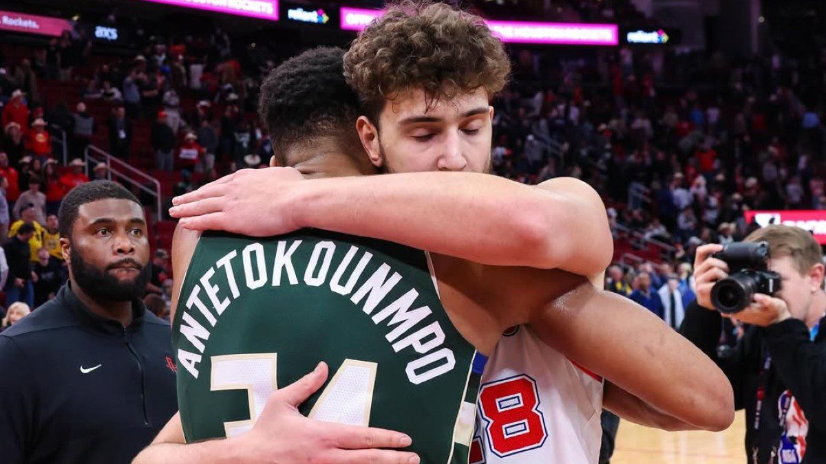 Γιάννης Αντετοκούνμπο, Αλπερέν Σενγκούν