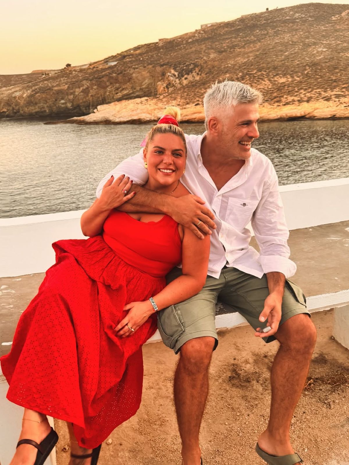 Νονά η Δανάη Μπάρκα