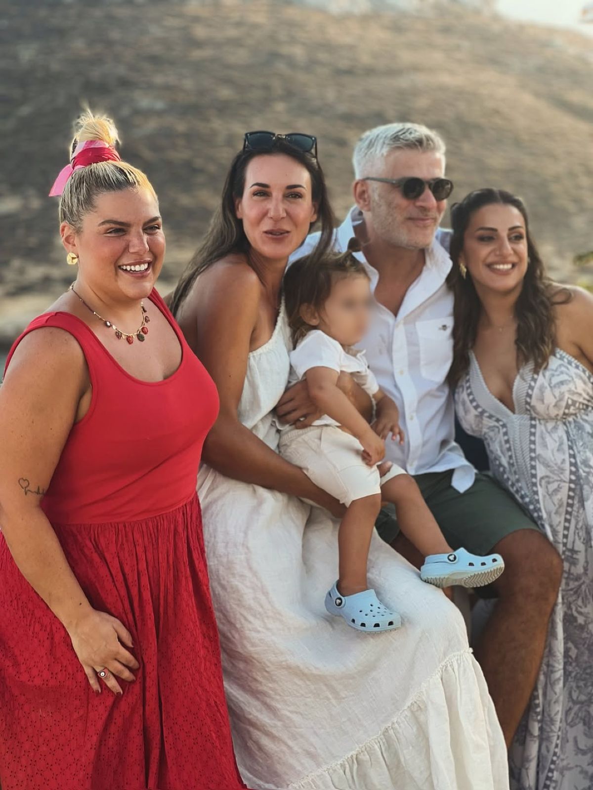 Νονά η Δανάη Μπάρκα