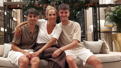 Η Ντορέττα Παπαδημητρίου με τους γιους της