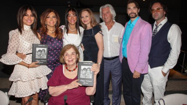 Βικτώρια Μπούση, Μιμή Ντενίση, Ελένη Παλυβού-Μπούση, Στέλλα-Αλεξία Μάντζαρη, Τζίμης Μπούσης, Νίκος Φλώρος, Ανδρέας Καραγιάννης, Άλκηστις Δήμα