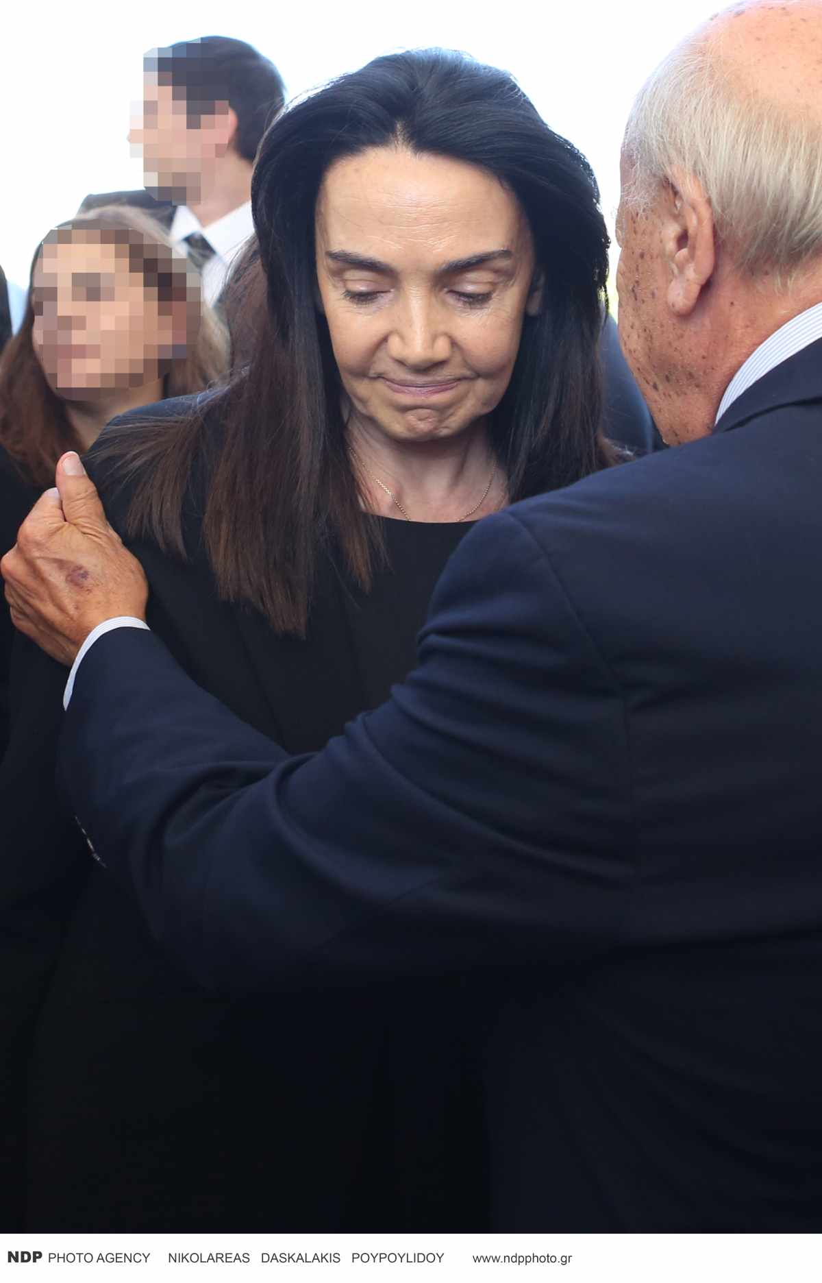 Λένα Σαμαρά: Σε κλίμα συγκίνησης το μνημόσυνο για τις 40 ημέρες από τον θάνατό της (Φωτογραφίες)