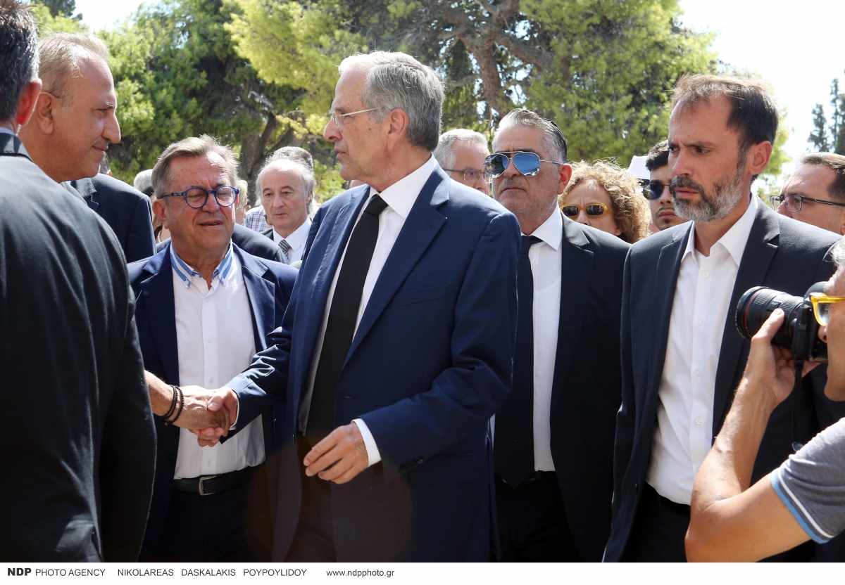 Λένα Σαμαρά: Σε κλίμα συγκίνησης το μνημόσυνο για τις 40 ημέρες από τον θάνατό της (Φωτογραφίες)