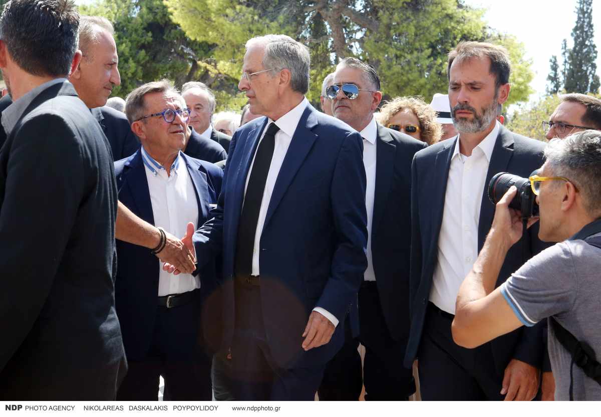 Λένα Σαμαρά: Σε κλίμα συγκίνησης το μνημόσυνο για τις 40 ημέρες από τον θάνατό της (Φωτογραφίες)