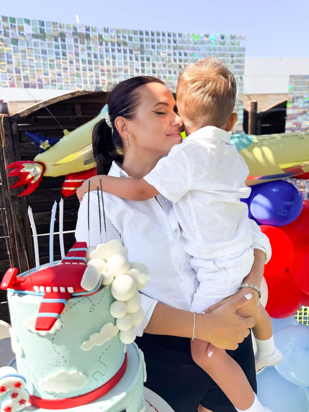 Λάουρα Νάργες: Γενέθλια για το γιο της