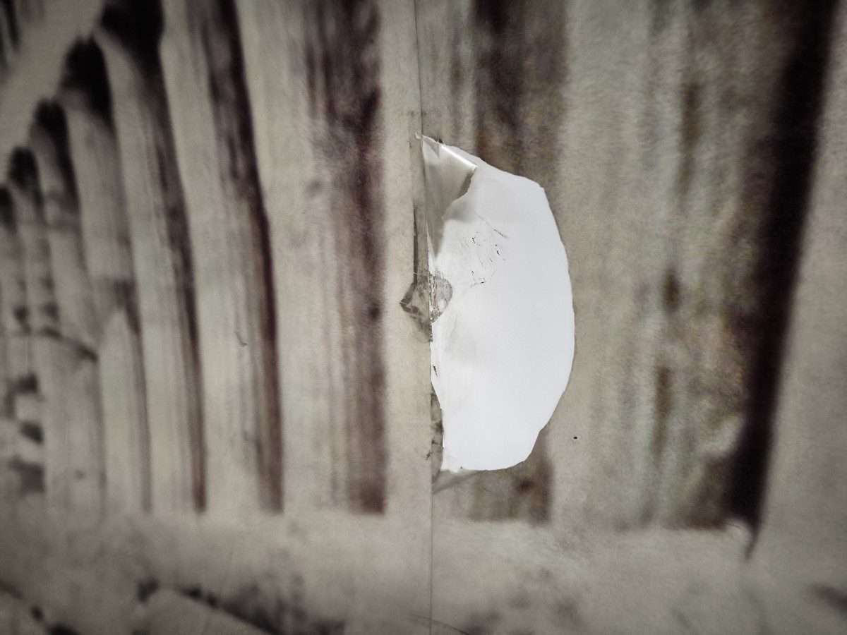 Βανδάλισαν τη φωτογραφία της Μελίνας Μερκούρη στο Μετρό Ακρόπολη