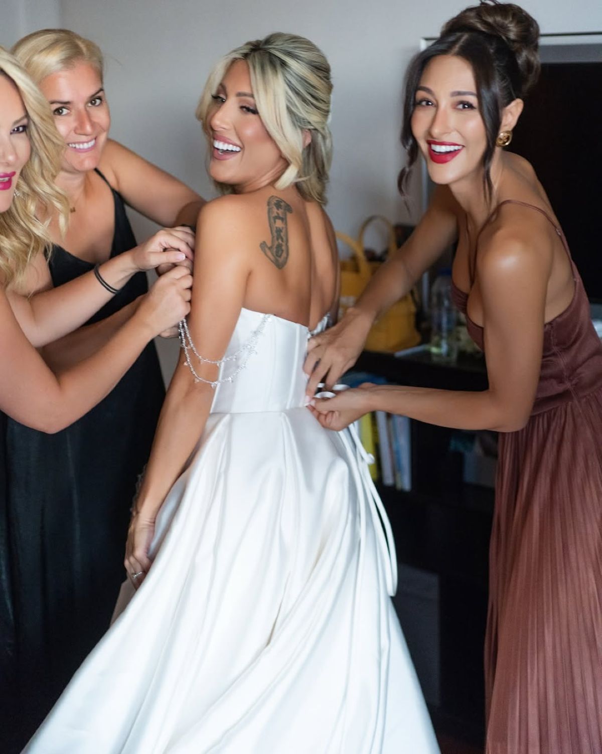 Πάνος Καλίδης Λεάννα Μάρκογλου γάμος