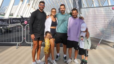 Ο Σταύρος Σβήγκος και η Γιολάντα Καλογεροπούλου με τα παιδιά τους